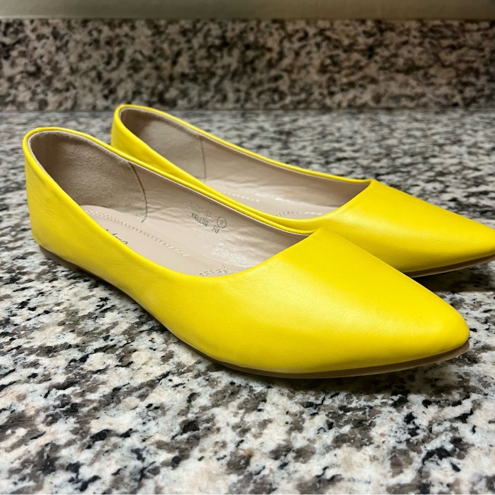 Bella Marie Yellow Classic Pointy Toe Ballet Flat Size 7